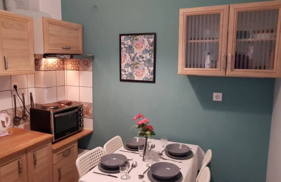Renovated and furnished apartment in Athens center